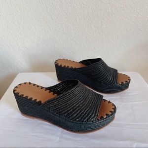 Carrie Forbes - Karin Woven Raffia Wedge Slide Sandals - navy